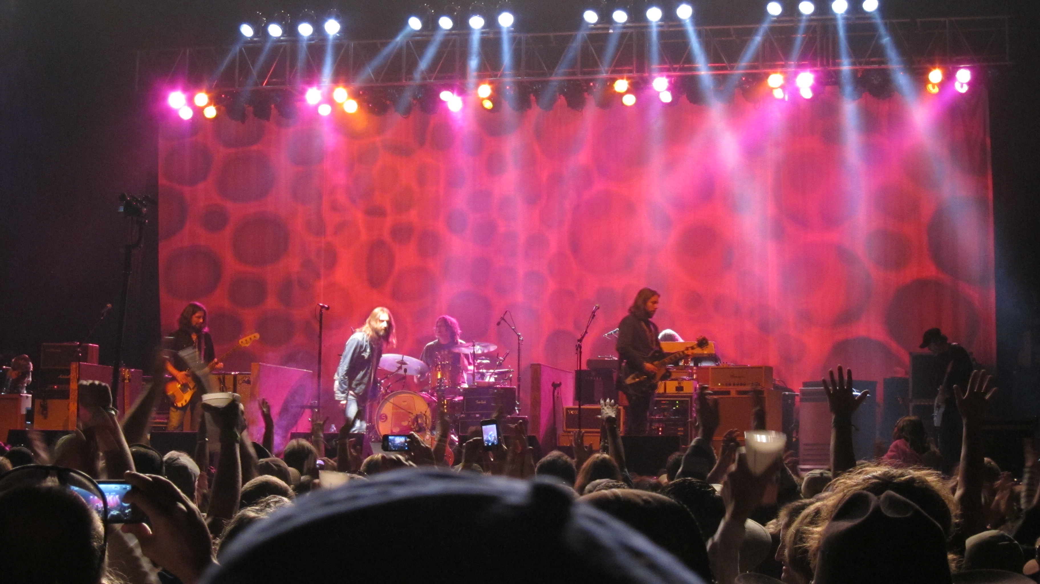 BlackCrowes2013-09-21RootsNBluesFestivalColumbiaMO (2).jpg